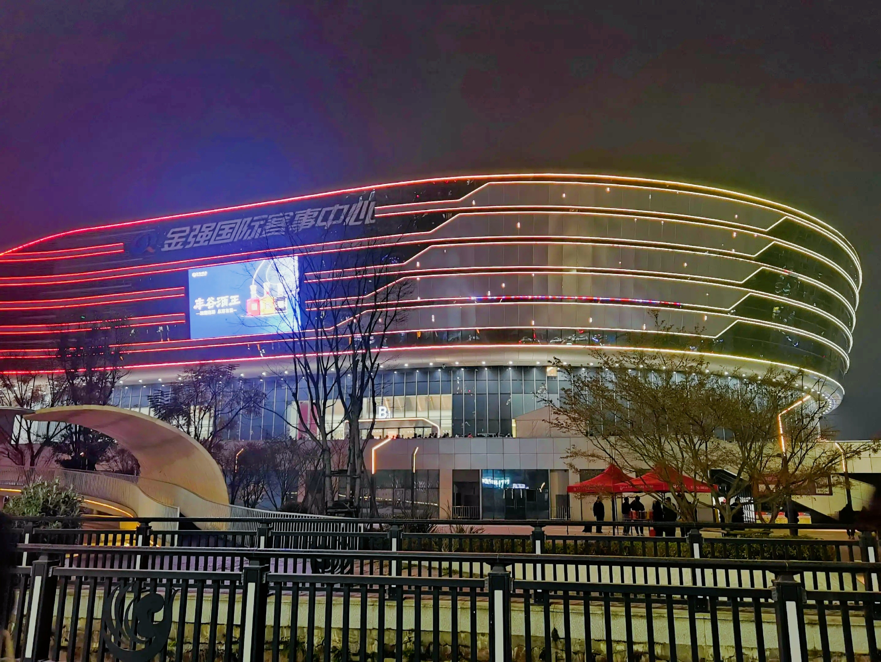 开云体育最新网址-东契奇重返赛场，败北首场状态出色，尤文图斯观众沸腾！赢得满堂喝彩-开云体育最新网址