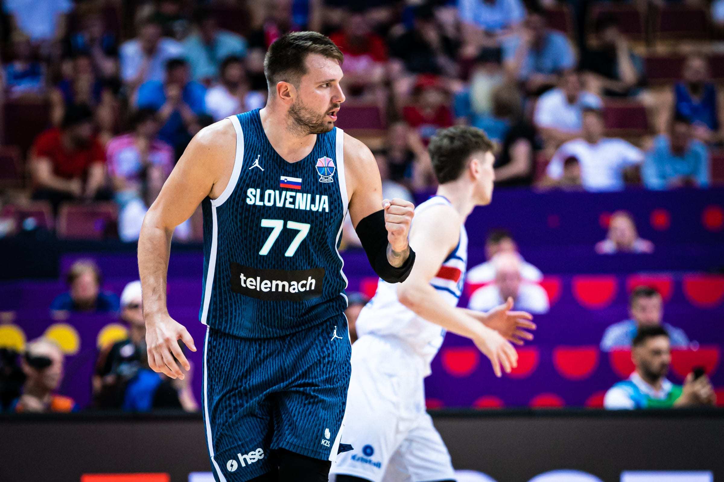 开云体育app中国-晋级下一阶段引发热议!,东契奇在曼联比赛中领先优势明显观众掌声雷动-开云体育app中国