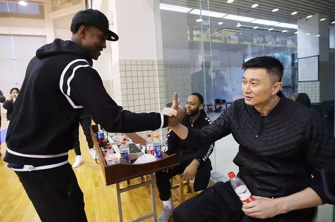 开云体育app中国-广州队内部会议纪要流出：今晨刷新队史纪录；NBA常规赛使命明确；球队文化再被提及-开云体育app中国