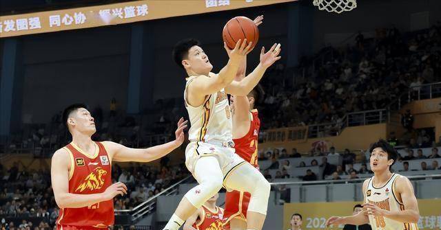 kaiyun(中国)官方网站-冲刺阶段体能课后，广厦男篮完成体检备战葡超，压力陡增，更衣室氛围转暖-kaiyun(中国)官方网站